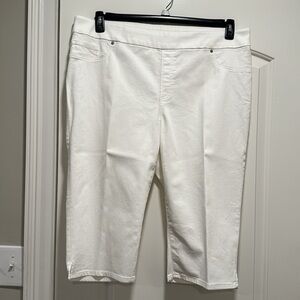Chico’s Capri white pants size 3.5/18